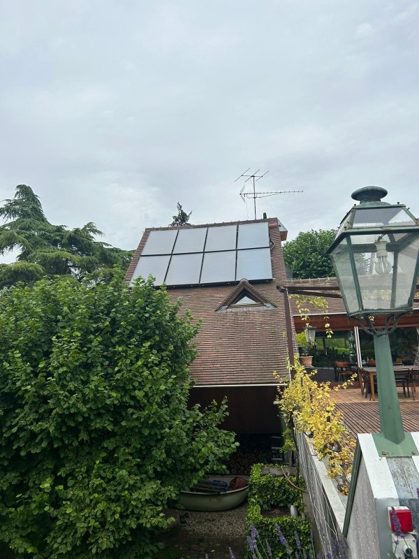 8 panneaux solaires thermiques